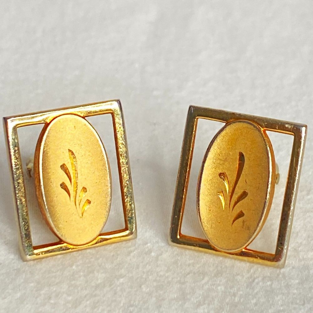 💎Swank Gold Tone Cufflinks Rectangular Open Frame Engraved Abstract Oval Design
